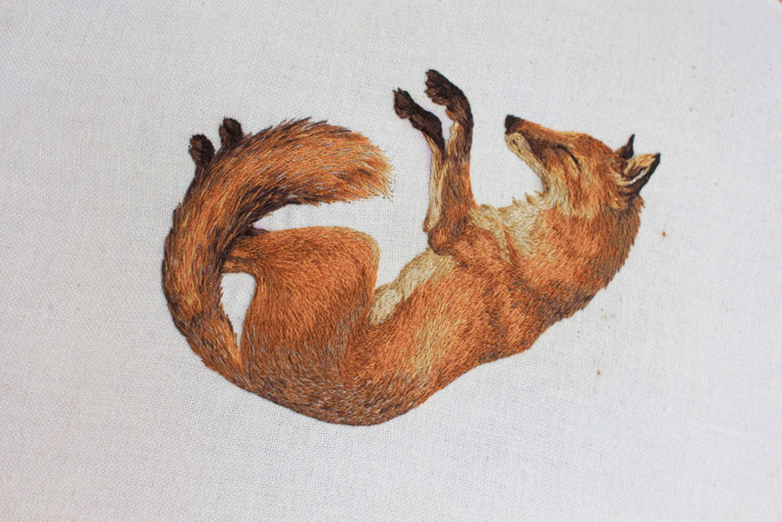 Pequeños animales bordados inspirados en la Muerte, de Chloe Giordano