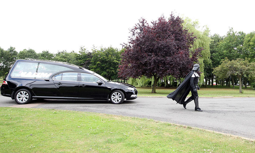 Darth Vader dirige el funeral de esta fenomenal abuela
