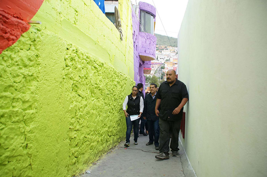 El gobierno mexicano contrata a unos artistas urbanos para pintar 200 casas y unir a la comunidad