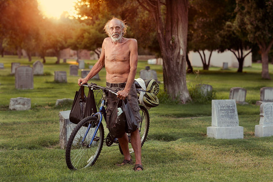 Este fotógrafo capta a los indigentes de California en una nueva luz para recordarnos que también son personas