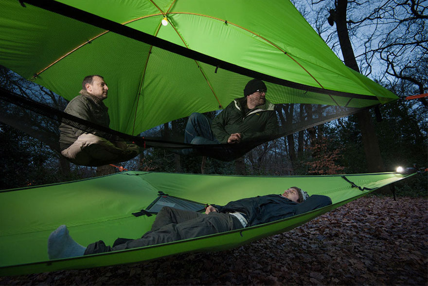 Nuevos modelos de tiendas de campaña suspendidas para dormir entre los árboles
