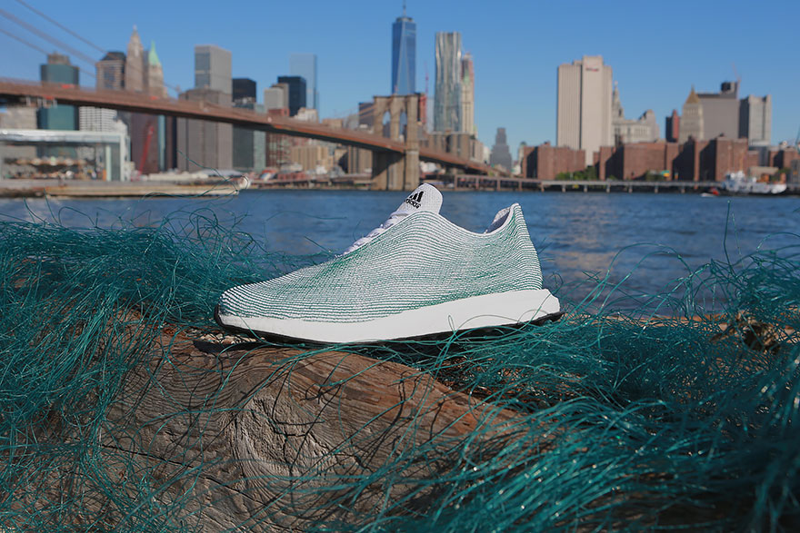 Adidas crea unas deportivas con basura oceánica y redes de pesca ilegales