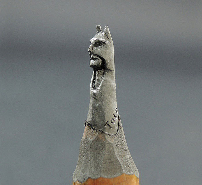 Este artista bosnio talla esculturas asombrosamente detalladas en las puntas de los lápices