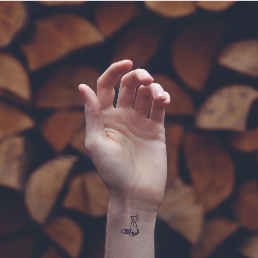 Diminutos tatuajes emparejados con fondos conjuntados, por Austin Tott