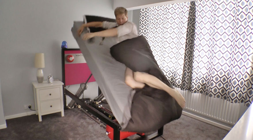 Un inventor crea una cama con eyector para la gente incapaz de despertarse