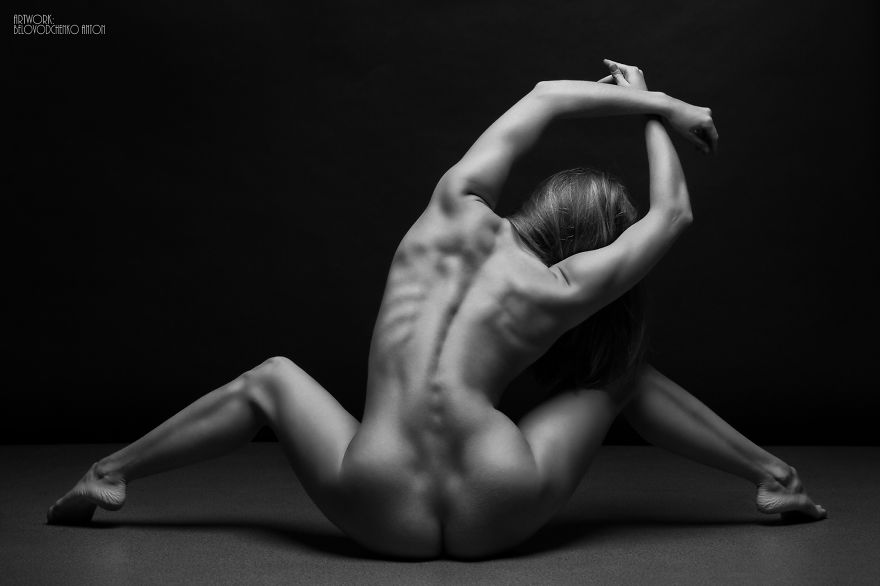 Este fotógrafo ruso capta la belleza del cuerpo femenino con sus "Bodyscapes" en blanco y negro