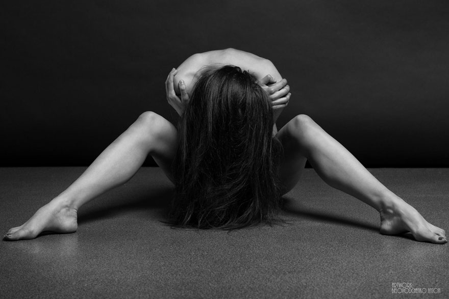 Este fotógrafo ruso capta la belleza del cuerpo femenino con sus "Bodyscapes" en blanco y negro