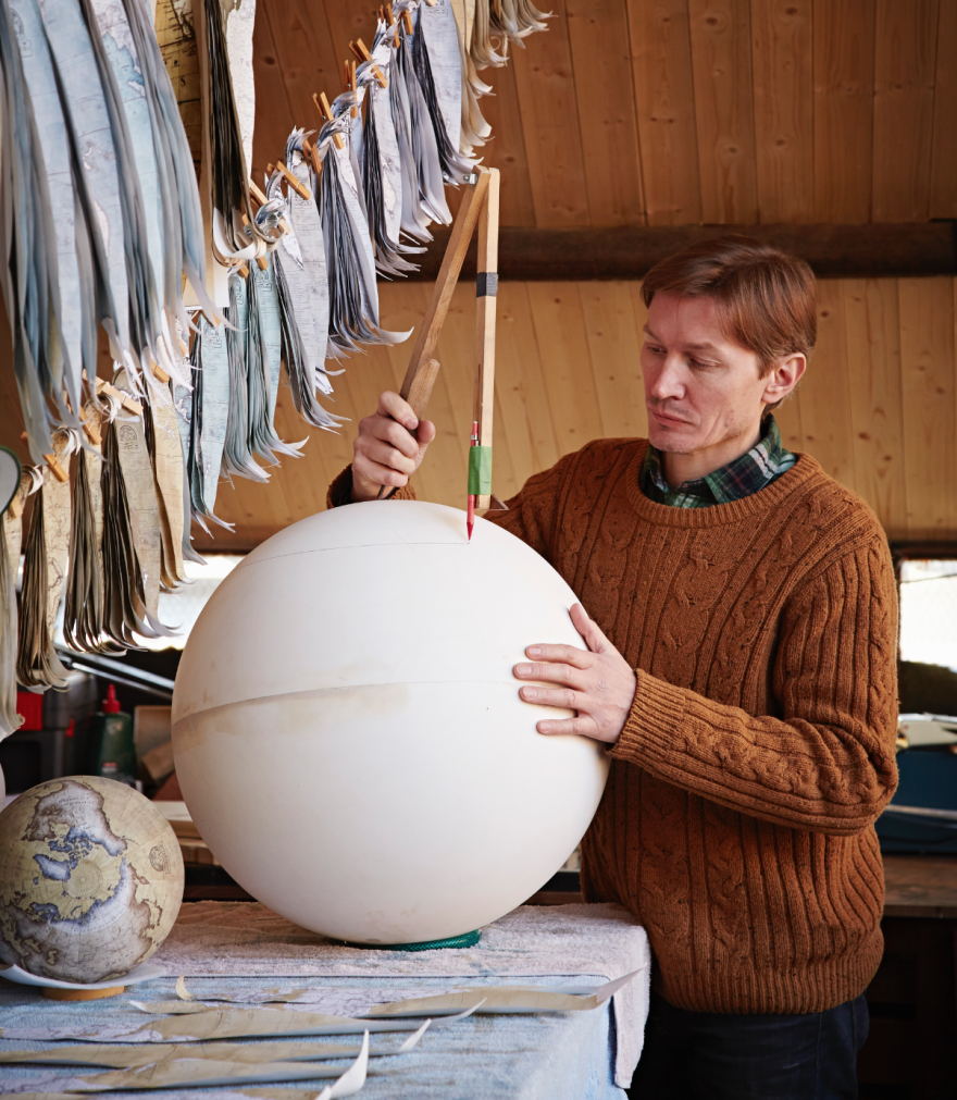 ultimo-fabricante-globos-terraqueos-artesanos-bellerby-globemakers (3)