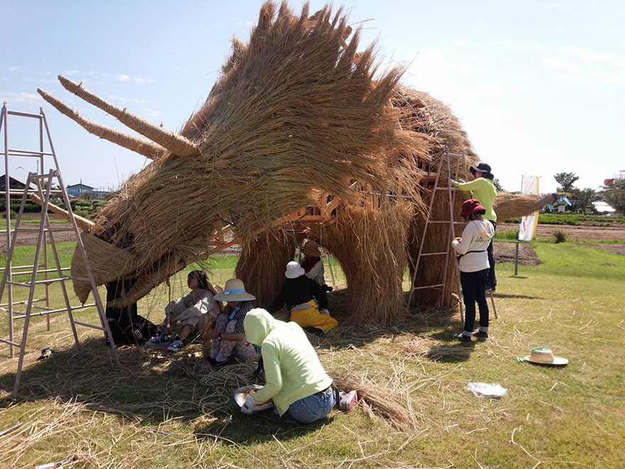 esculturas-paja-festival-wara-niigata-japon (6)