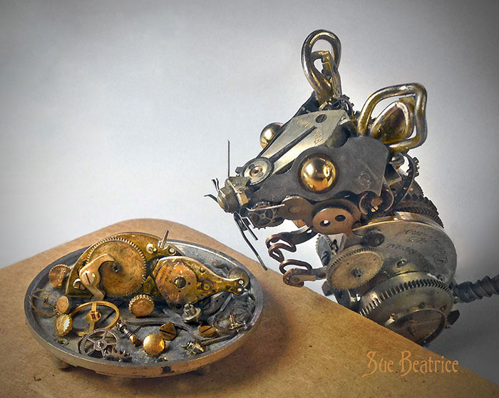 esculturas-steampunk-piezas-relojes-recicladas-susan-beatrice (4)