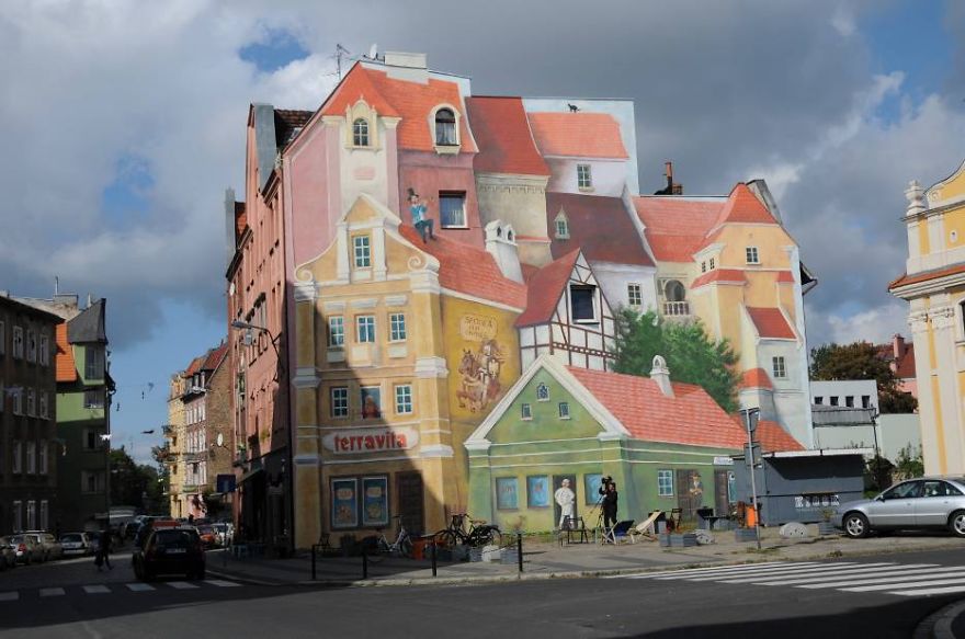Este mural 3D en una ciudad de Polonia ha sido pintado para recordar un distrito histórico