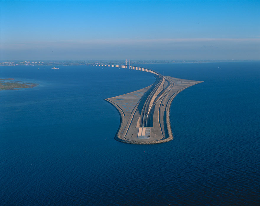 El asombroso puente que conecta Dinamarca y Suecia se convierte en un túnel subacuático