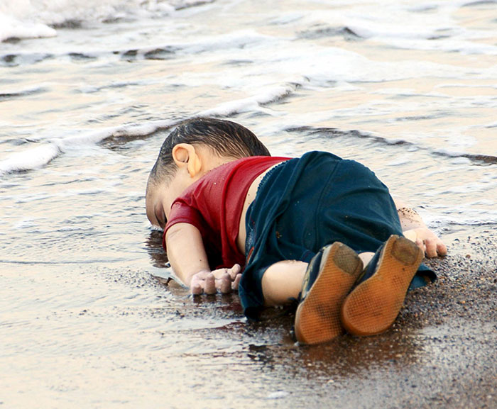 respuesta-artistica-nino-refugiado-sirio-ahogado (3)