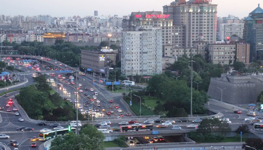 Pekín restringe 2'5 millones de coches y los vecinos ven el cielo azul por 1ª vez en mucho tiempo