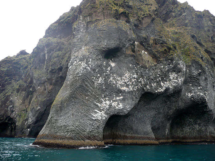 elefante-formado-de-rocas-heimaey-islandia (1)