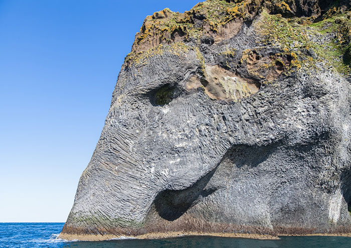 elefante-formado-de-rocas-heimaey-islandia (3)