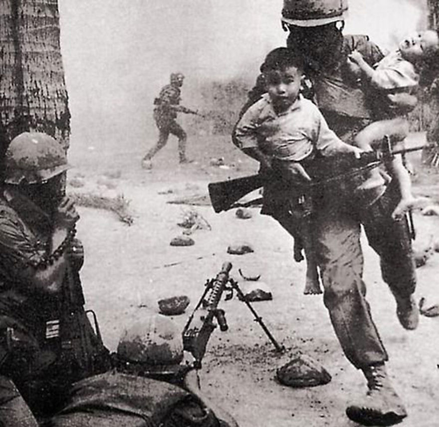 Impactantes fotos de niños en la guerra convertidas en alegres ilustraciones