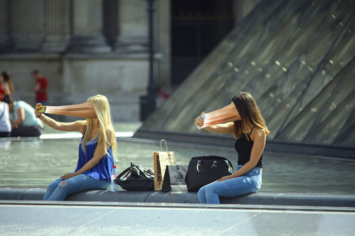 Estas fotos muestran cómo la adicción al móvil nos roba el alma