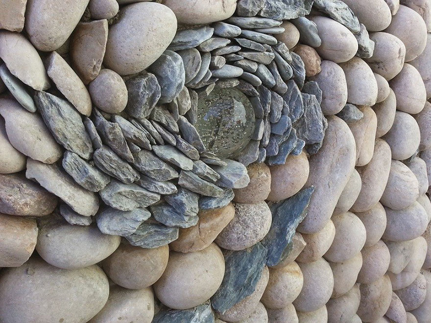 Este antiguo albañil convierte las piedras en obras de arte