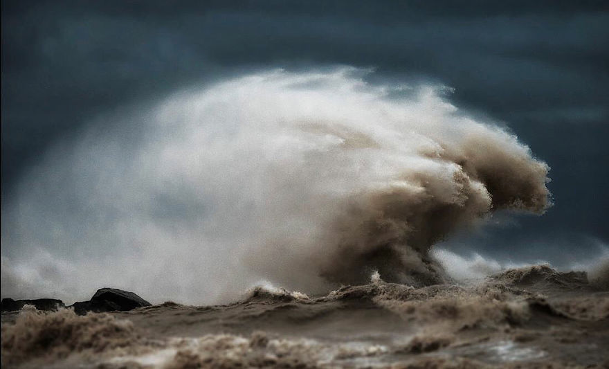 Montañas líquidas: Fotografié el lago Erie el día que mostró su verdadero poder