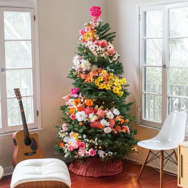 ideas-decoracion-arbol-navidad-flores (1)