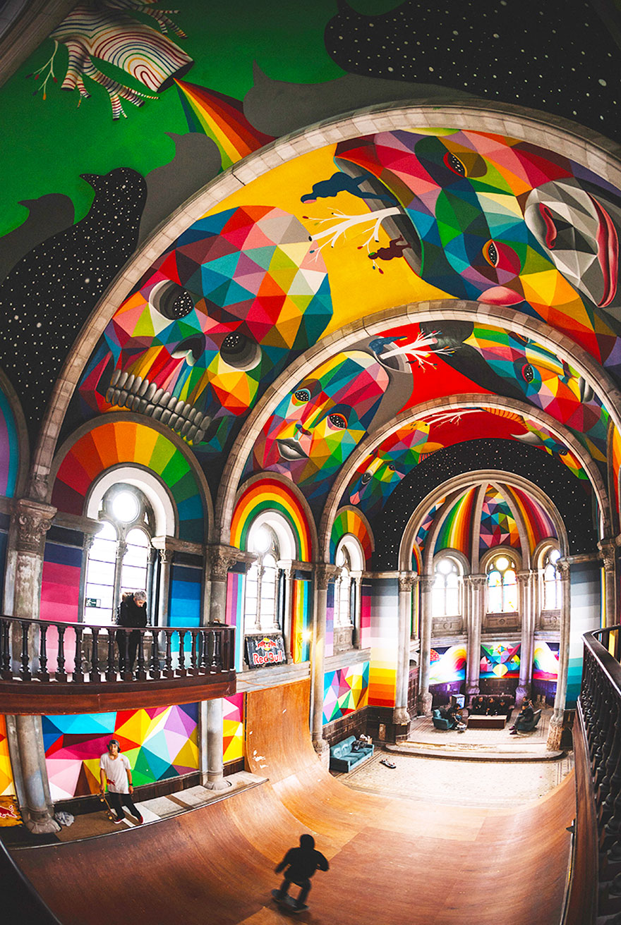 Esta iglesia española fue transformada en un parque de skate y pintada con graffitis coloridos