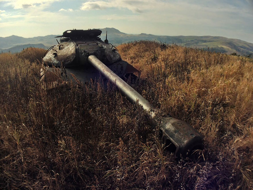 15 Tanques devorados por la naturaleza como si nunca hubiera habido guerra