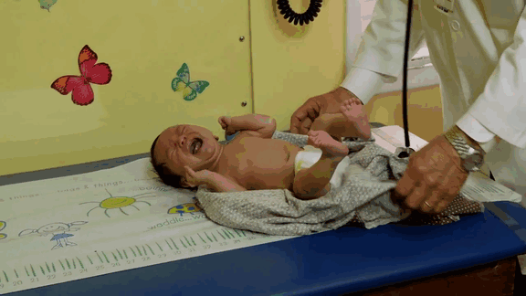 Un pediatra con 30 años de experiencia revela cómo calmar a un bebé llorando en unos segundos