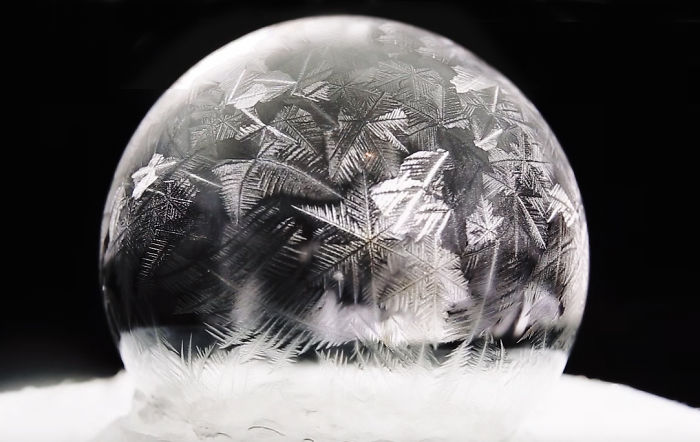 Burbujas de jabón congelándose a -15º en Varsovia, Polonia