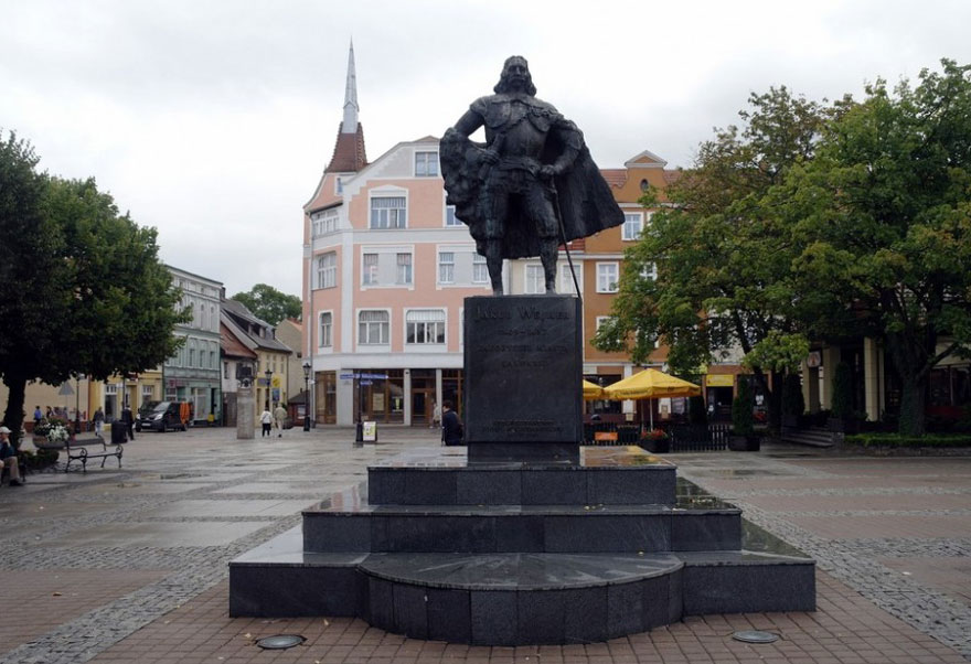 estatua-jakub-wejher-darth-vader-nieve-polonia (2)