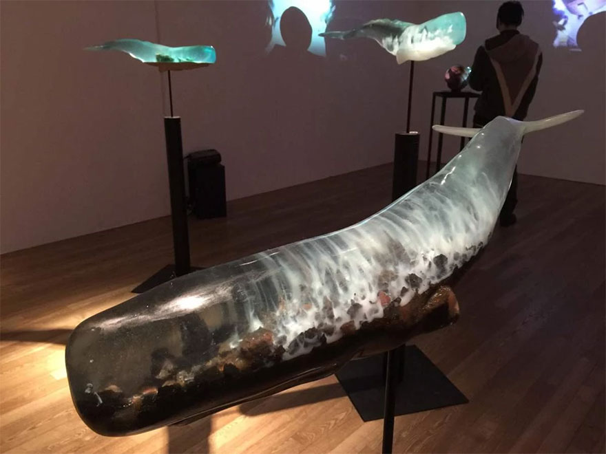 Naufragios y océanos atrapados en cuerpos de ballenas que simbolizan los 6 reinos del Budismo