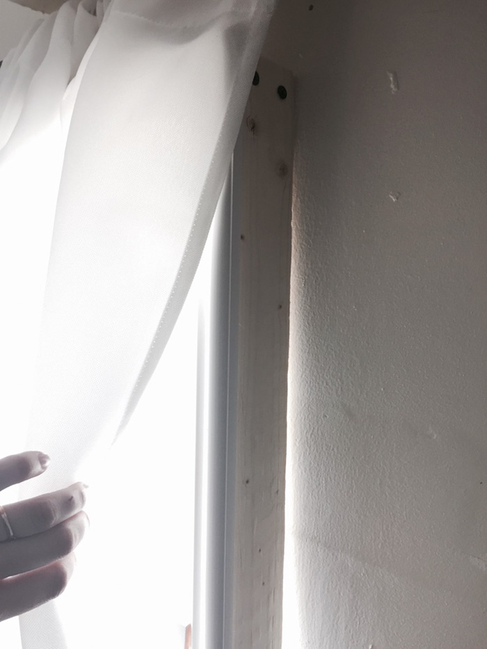 Cómo hacer una ventana falsa para el sótano