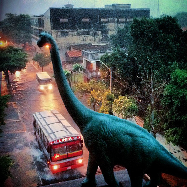 Las fotos de viajes mejoran al instante con dinosaurios de juguete