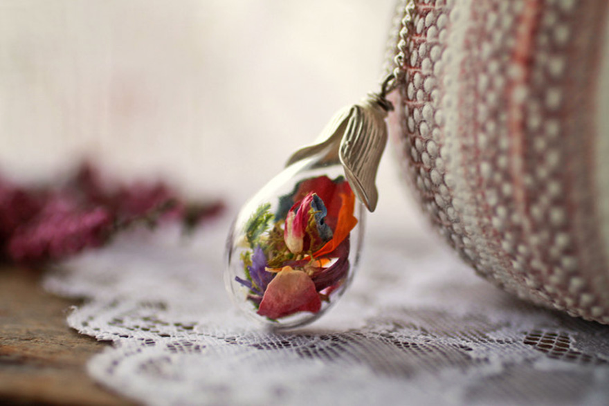 Las joyas en terrarios de Ruby Robin te permiten llevar trocitos de naturaleza contigo