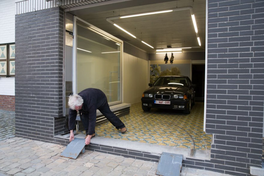 El ayuntamiento le denegó un permiso de garaje a este hombre, pero encontró una solución genial