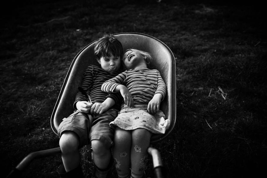Una madre fotógrafa documenta la infancia de sus hijos sin dispositivos electrónicos