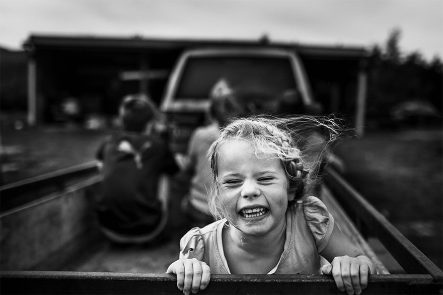Una madre fotógrafa documenta la infancia de sus hijos sin dispositivos electrónicos