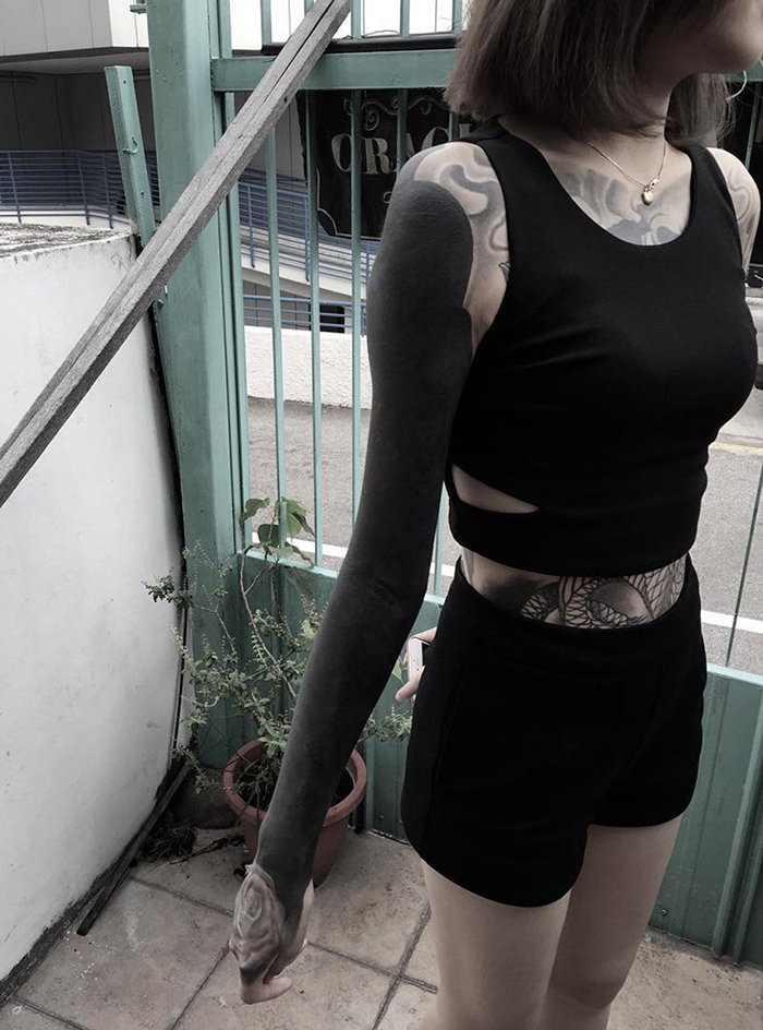 tatuajes-cubiertos-negro-chester-lee-singapur (7)