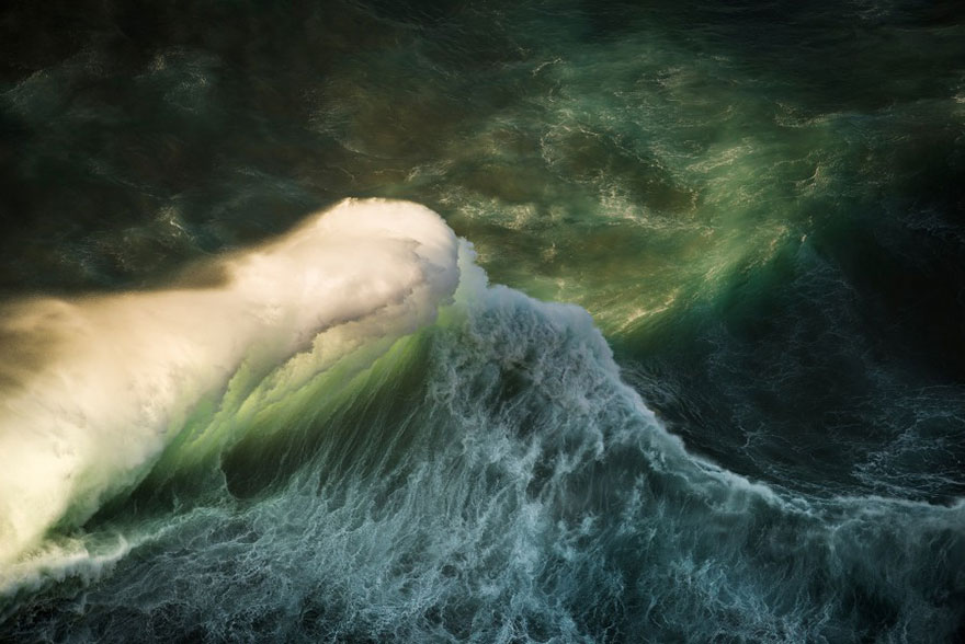 El majestuoso poder de las olas del océano, por Luke Shadbolt