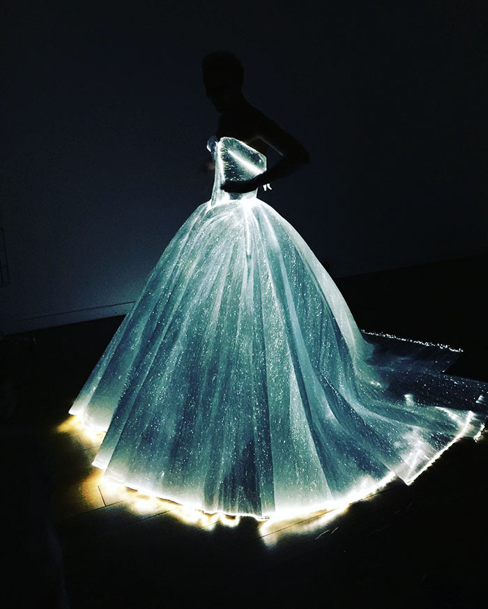 Un vestido luminoso convierte a Claire Danes en Cenicienta en la gala Met