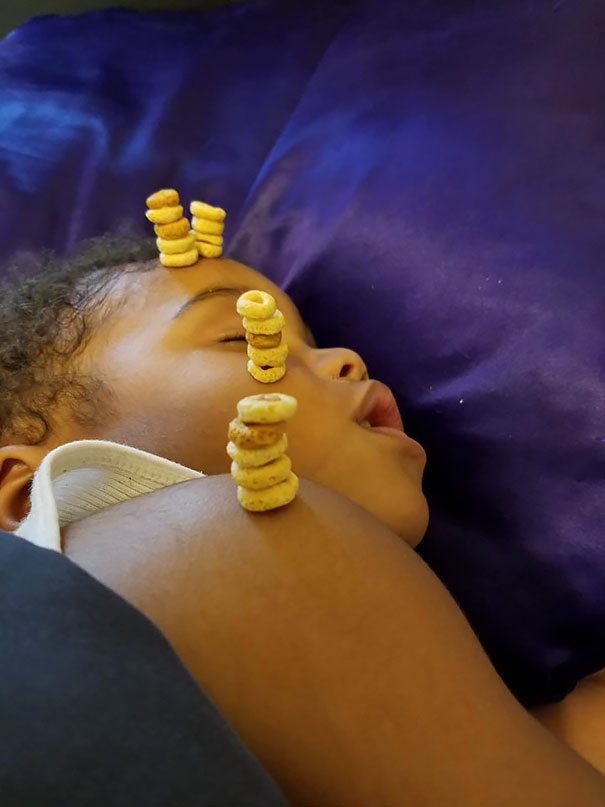 desafio-cheerio-padres-apilando-cereales-bebes (7)