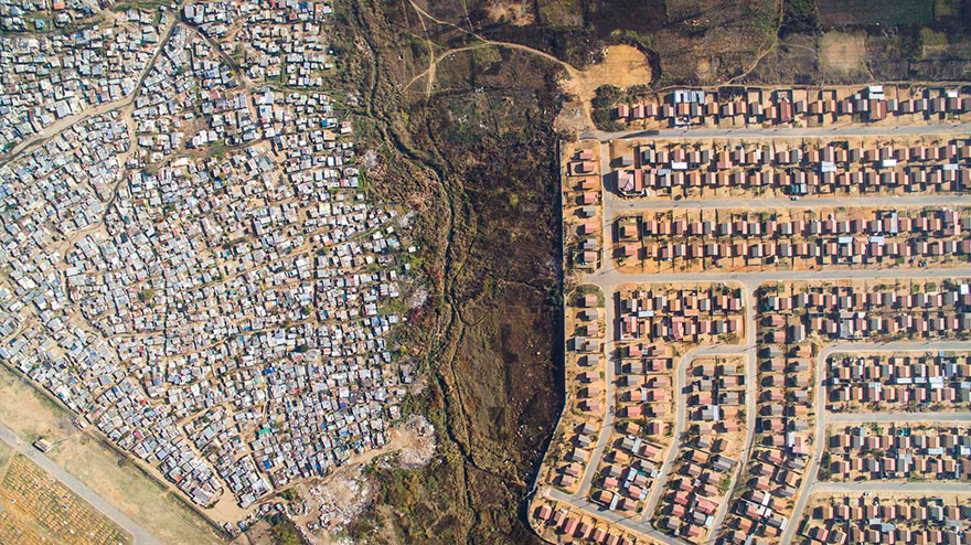 Las líneas que dividen a ricos y pobres captadas por drones