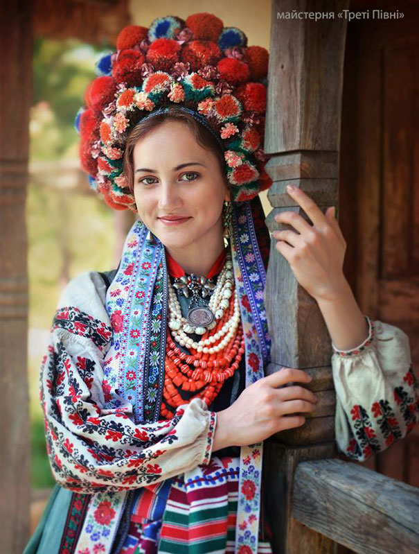 fotos-coronas-flores-tradicionales-ucrania-treti-pivni (11)