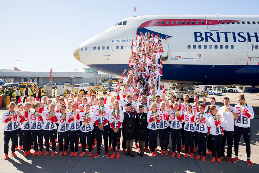 equipo-olimpico-britanico-maletas-rojas (3)