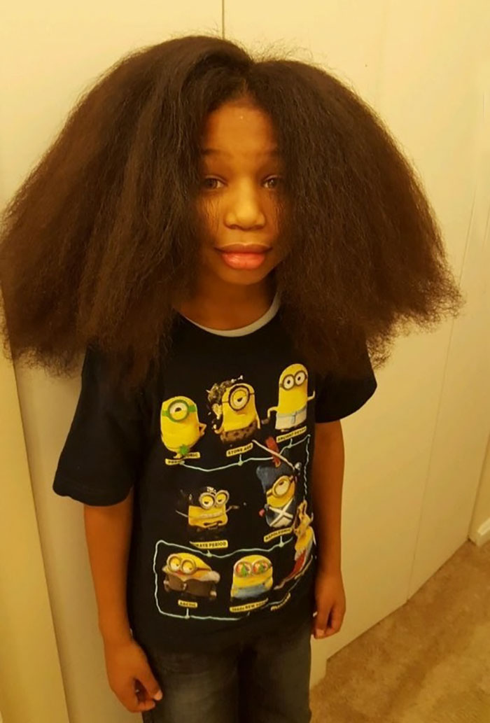 Este niño de 8 años se dejó crecer el pelo durante 2 años para hacer pelucas para niños con cáncer