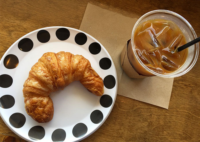 Francia es el primer país en prohibir tazas, platos y cubiertos de plástico