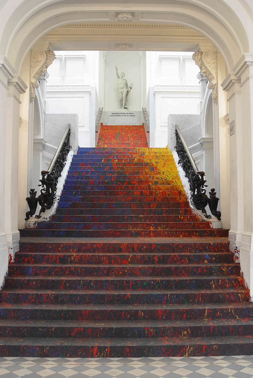 pintura-escalinata-galeria-zacheta-leon-tarasewicz-polonia (1)