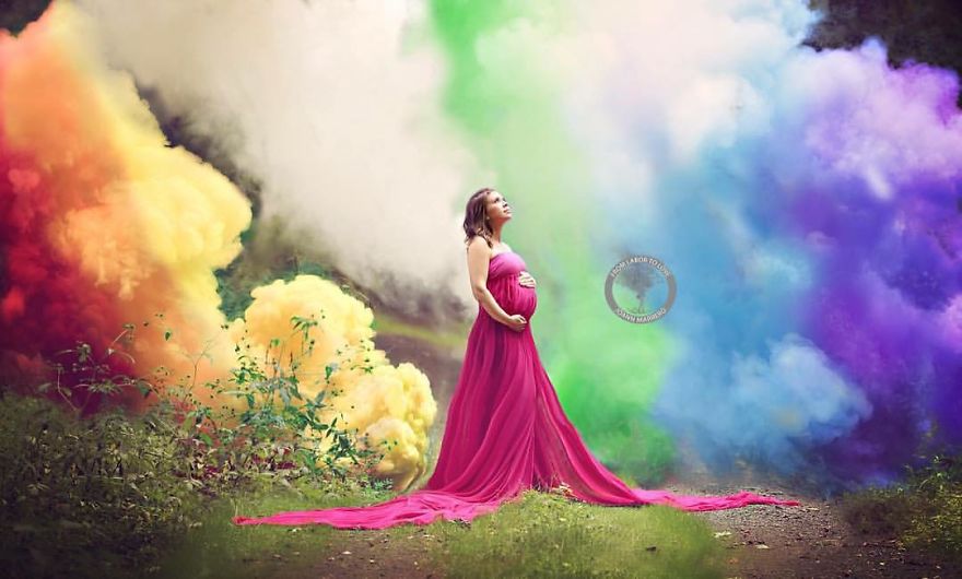 Tras 6 abortos espontáneos, esta madre celebra al fin su bebé arco iris con una explosiva sesión de fotos