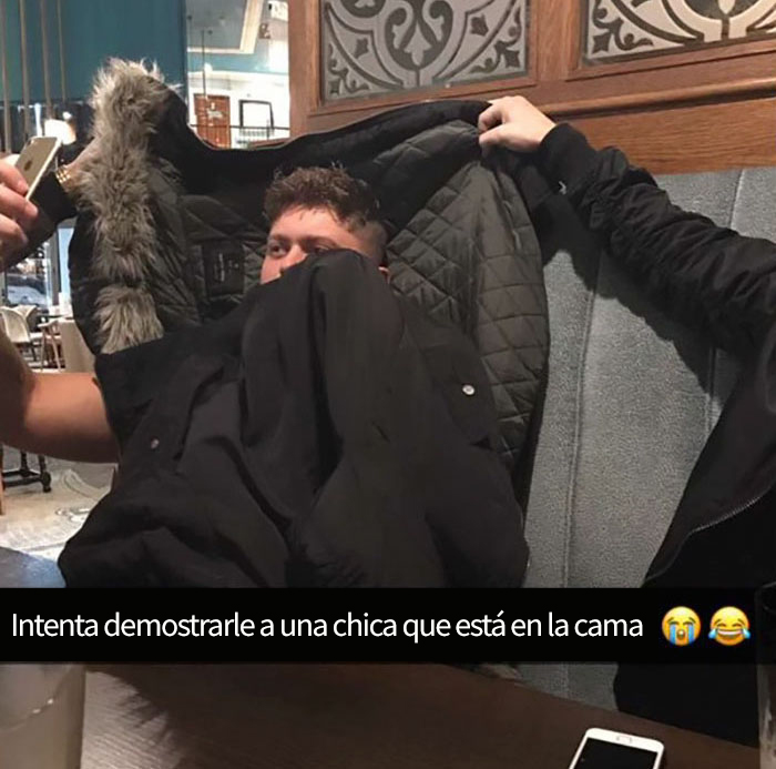 Este chico engañó a su novia para que creyera que estaba en la cama y no en el pub