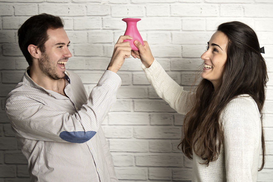 Un Inesperado Y Peculiar Regalo Para Los Amigos Invisibles De Todo El Mundo